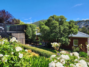 Bowen Toft House- South Hobart, home from home